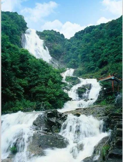 “好六街”剧组来了，吴磊赵今麦还原告白名场面